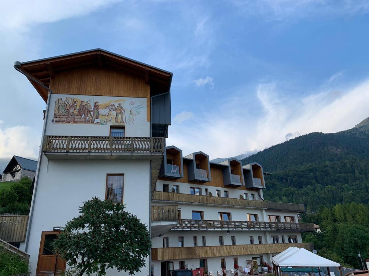 Albergo Croce D'Aune เปดาเวนา ภายนอก รูปภาพ